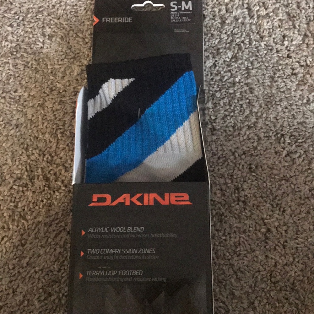 Dakine men’s acrylic-wool blend socks